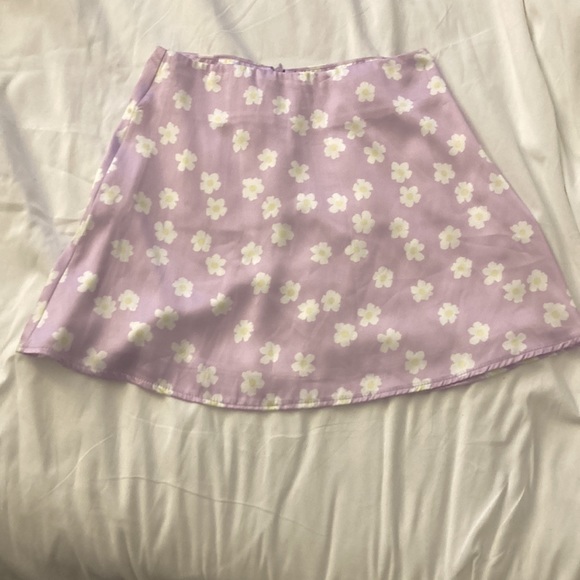 Purple Mini skirt with flowers - Picture 2 of 4